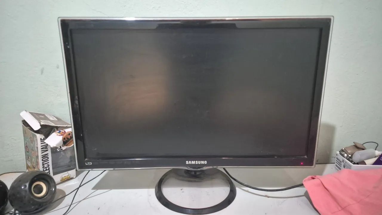 Monitor 24 polegadas Samsung alto falante meio baixo 