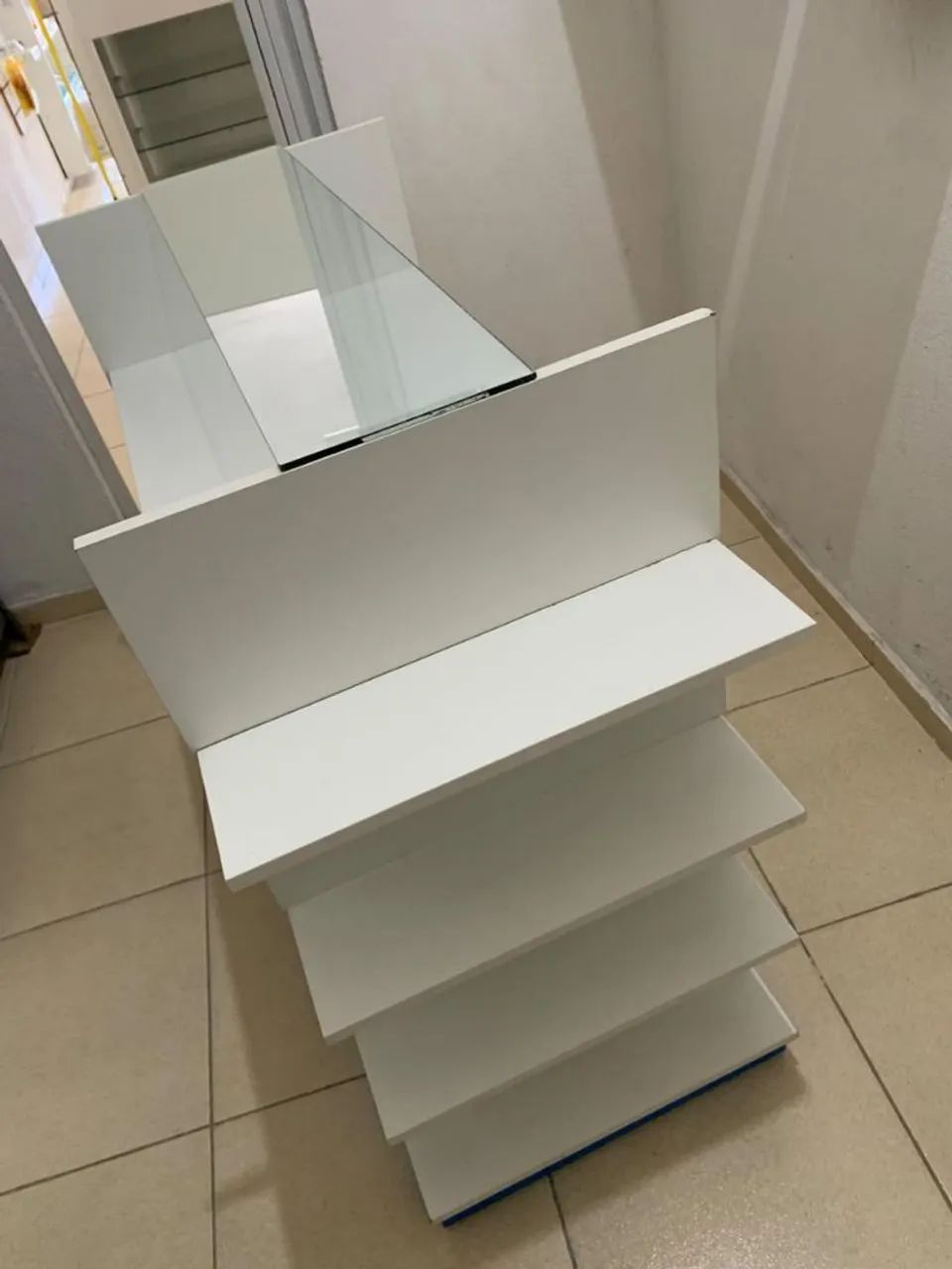 Ilha de MDF e Vidro para Loja - Foto 2