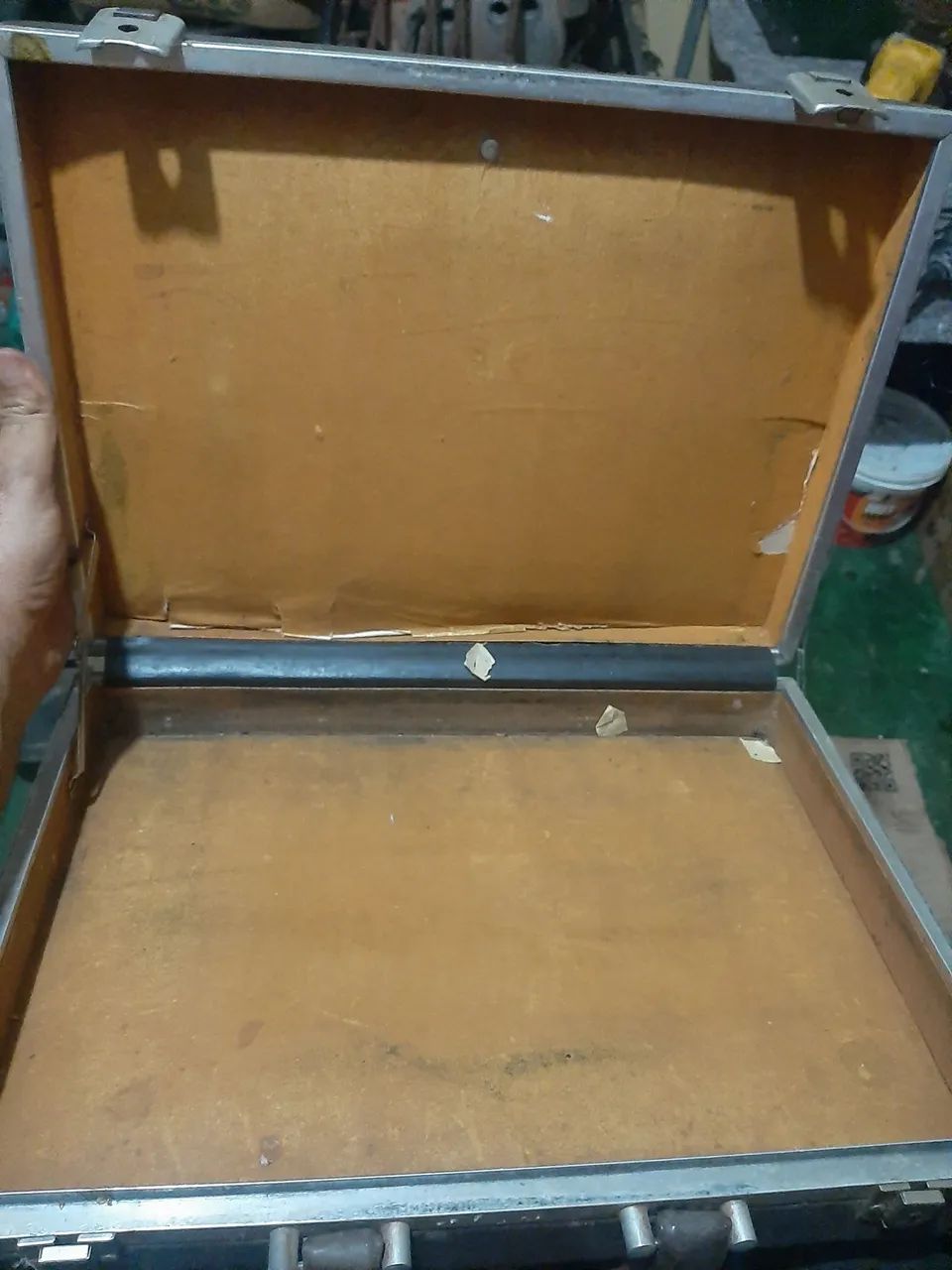 Old suitcase64985871573891121