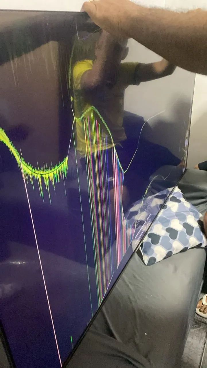 Vendo TV 4K QLED 75 POLEGADAS. IDEAL PARA RETIRADA DE PEÇAS 