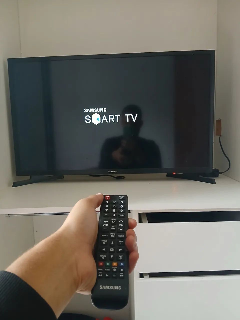 ? Smart TV Samsung 32" - Excelente Estado + Controle - Foto 2