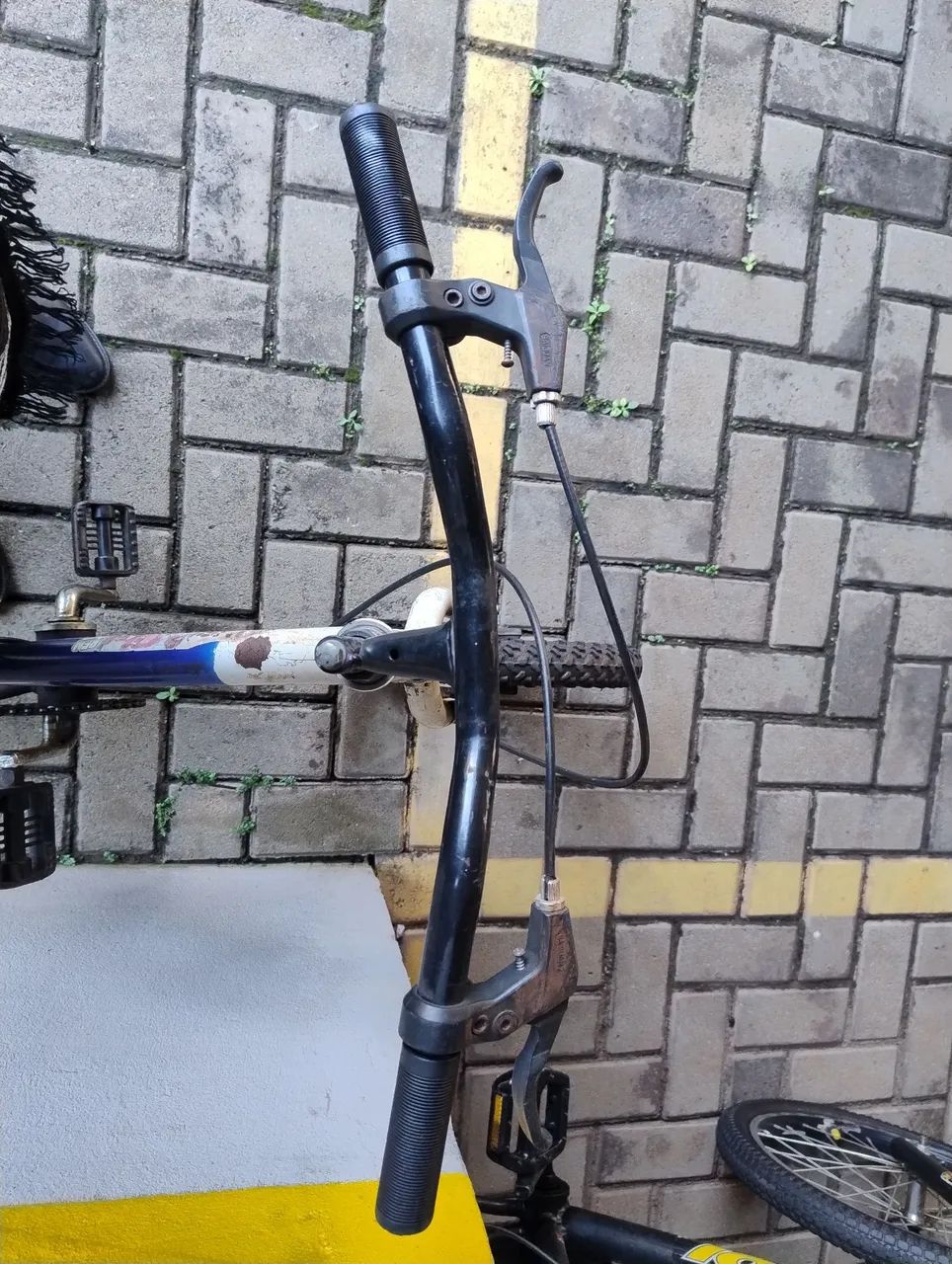 Bicicleta infantil aro 16 com rodinhas - Foto 3