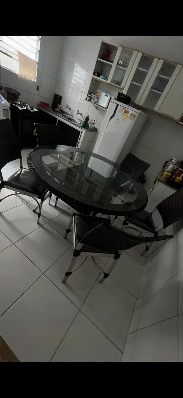 Mesa de Varanda com Tampo de Vidro + 5 Cadeiras