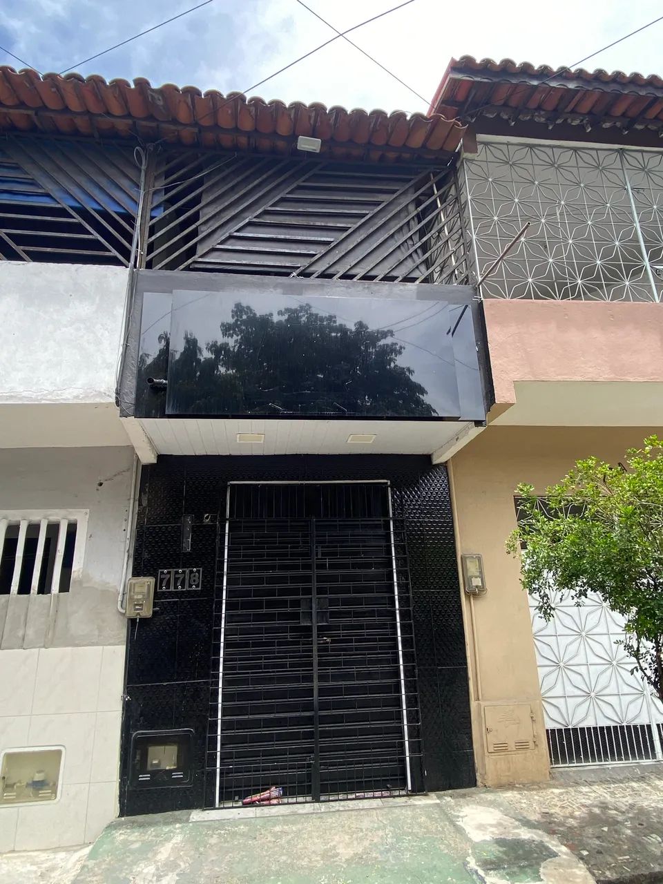 Placa de acm (fachada)