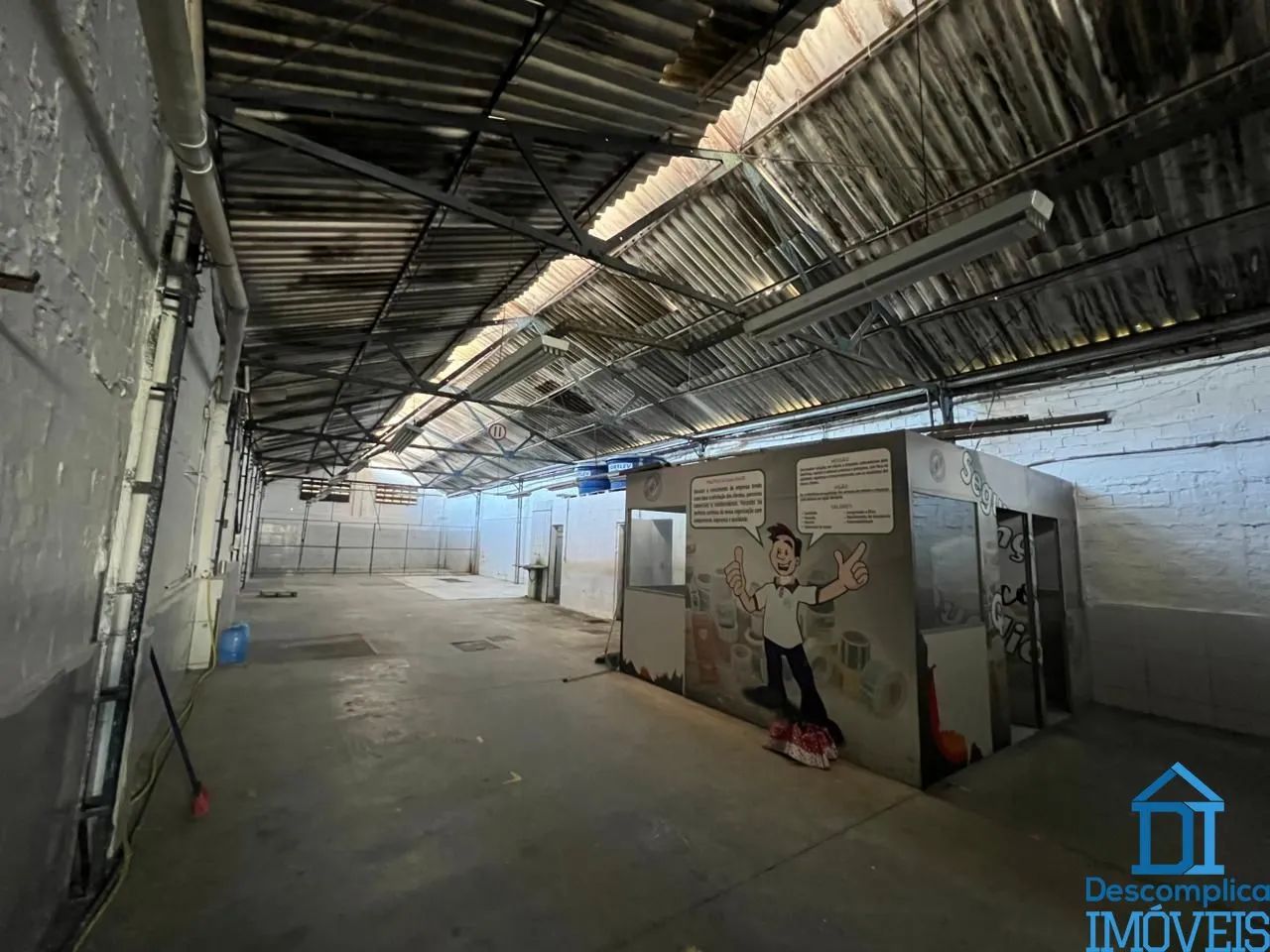 Galpão de 385m² na Av. Norte  Estacionamento e Pronto para Uso Comercial