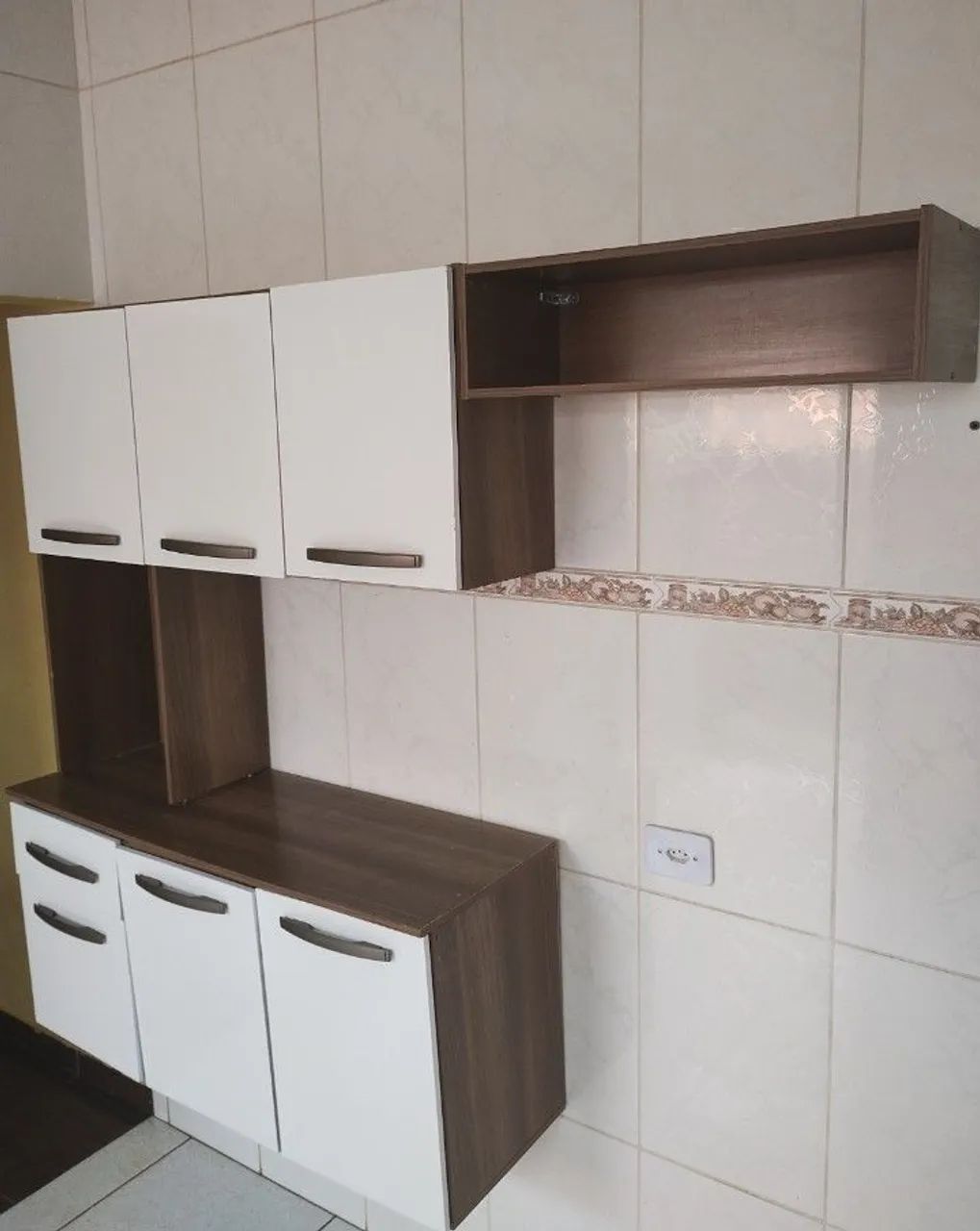 ARMÁRIO DE PAREDE SEMI NOVO  - Foto 2