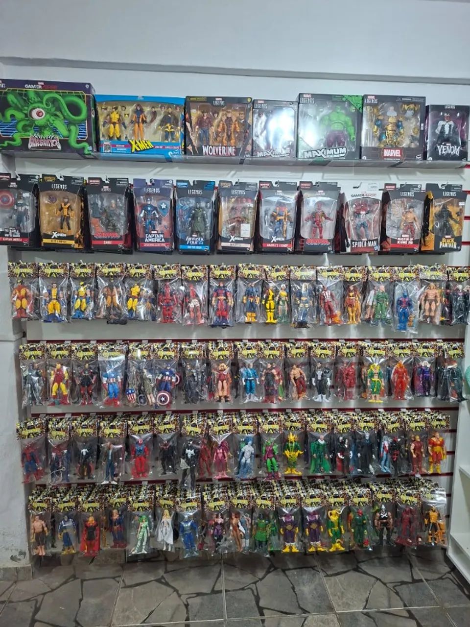 Marvel Legends, DC Universe e DC Mcfarlane, mais de 1000 figuras de ação.