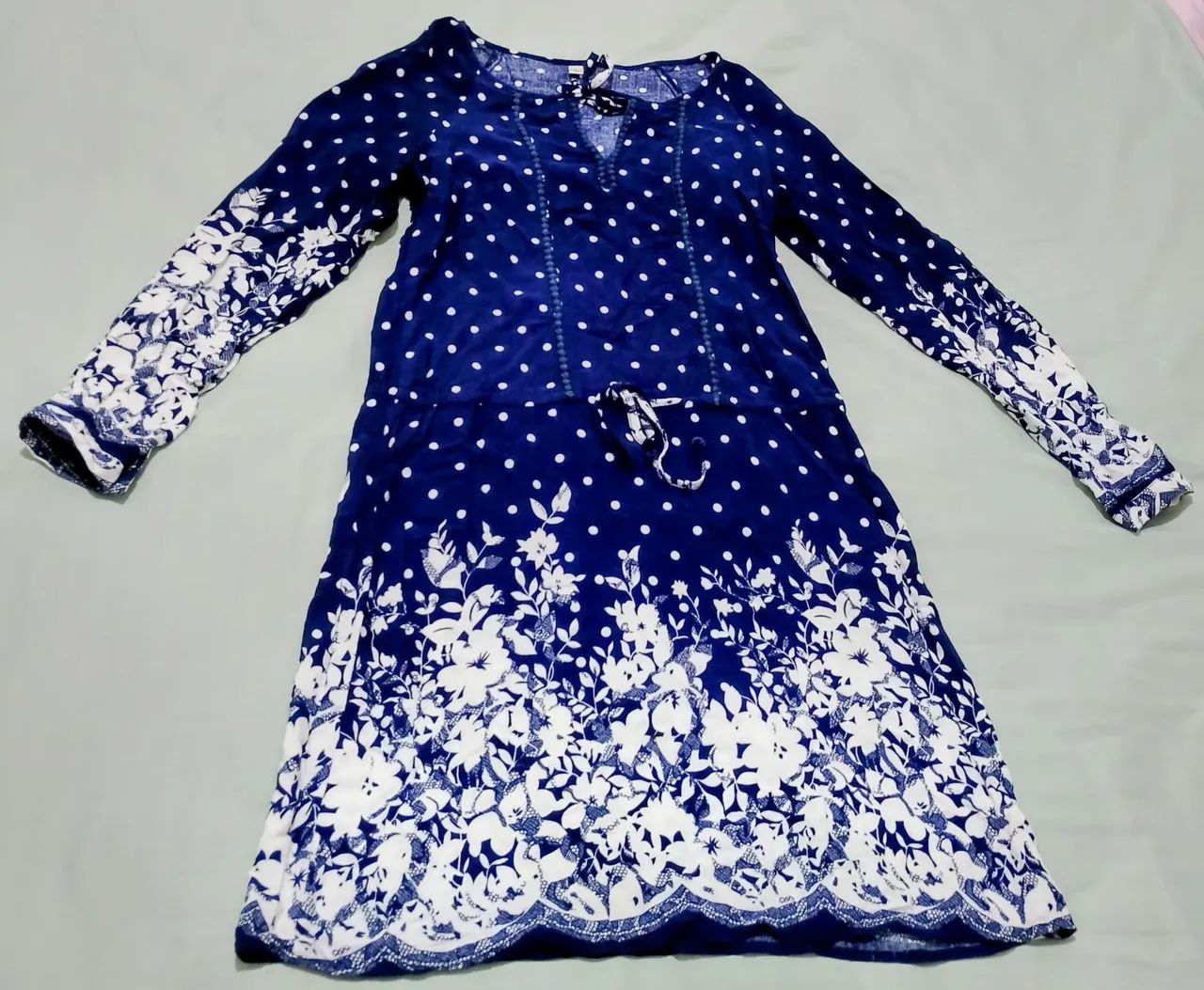 Vestido de Poá Tam. P azul/ branco  - Foto 2
