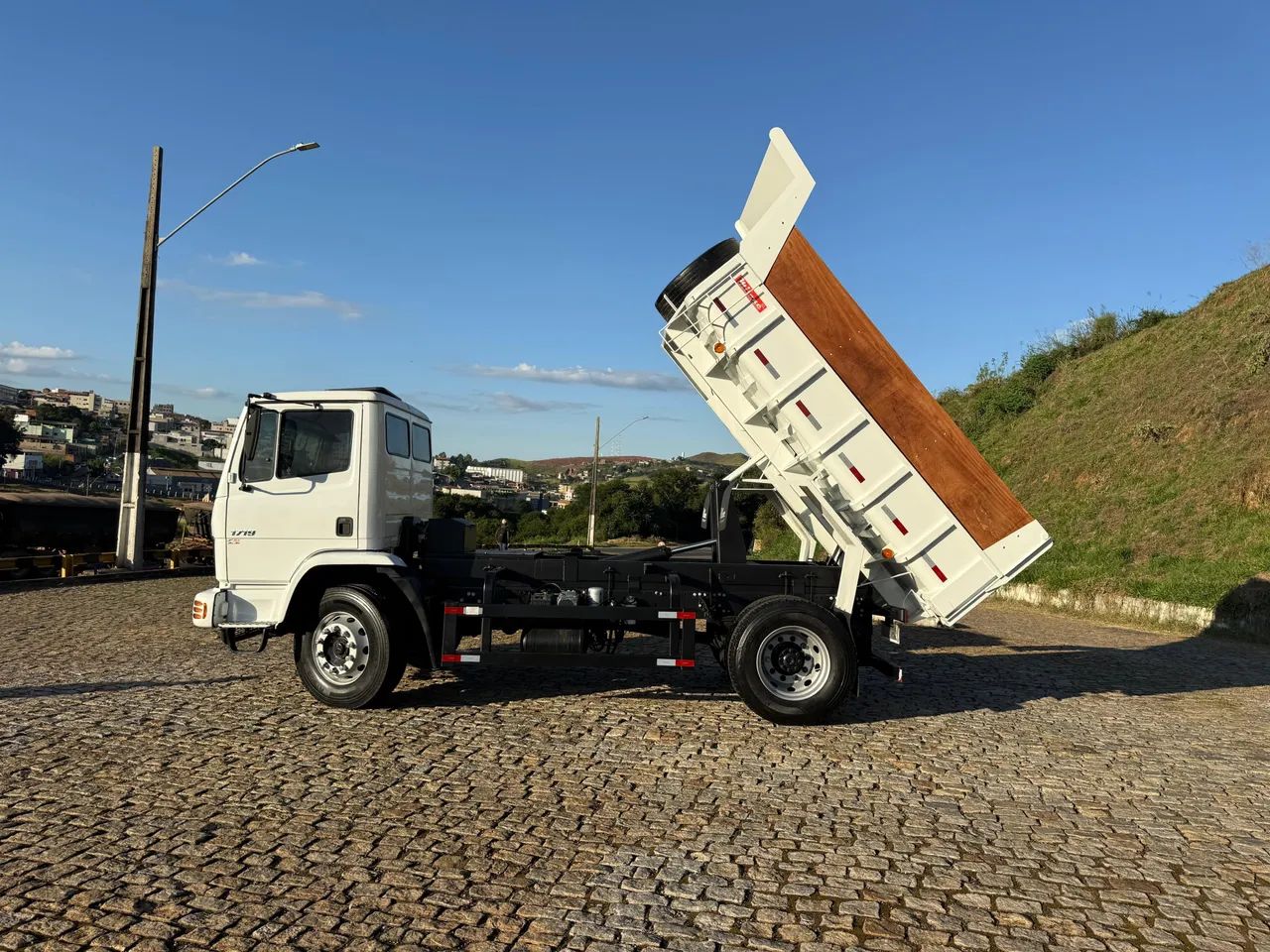 Caminhão toco Báscula MB 1719 - Foto 5