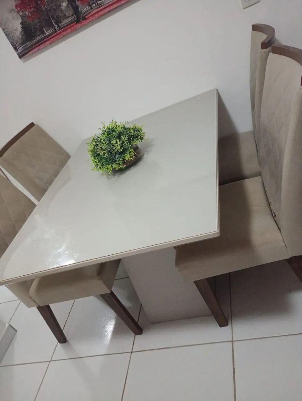 Vendo mesa com 4 cadeiras