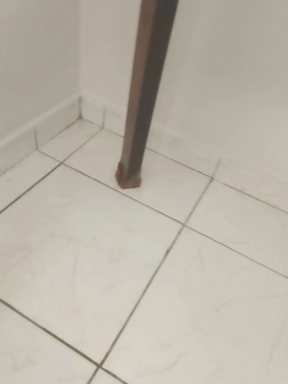 Mesa com Tampo de Vidro e Pés em Madeira - Design Moderno - Foto 3