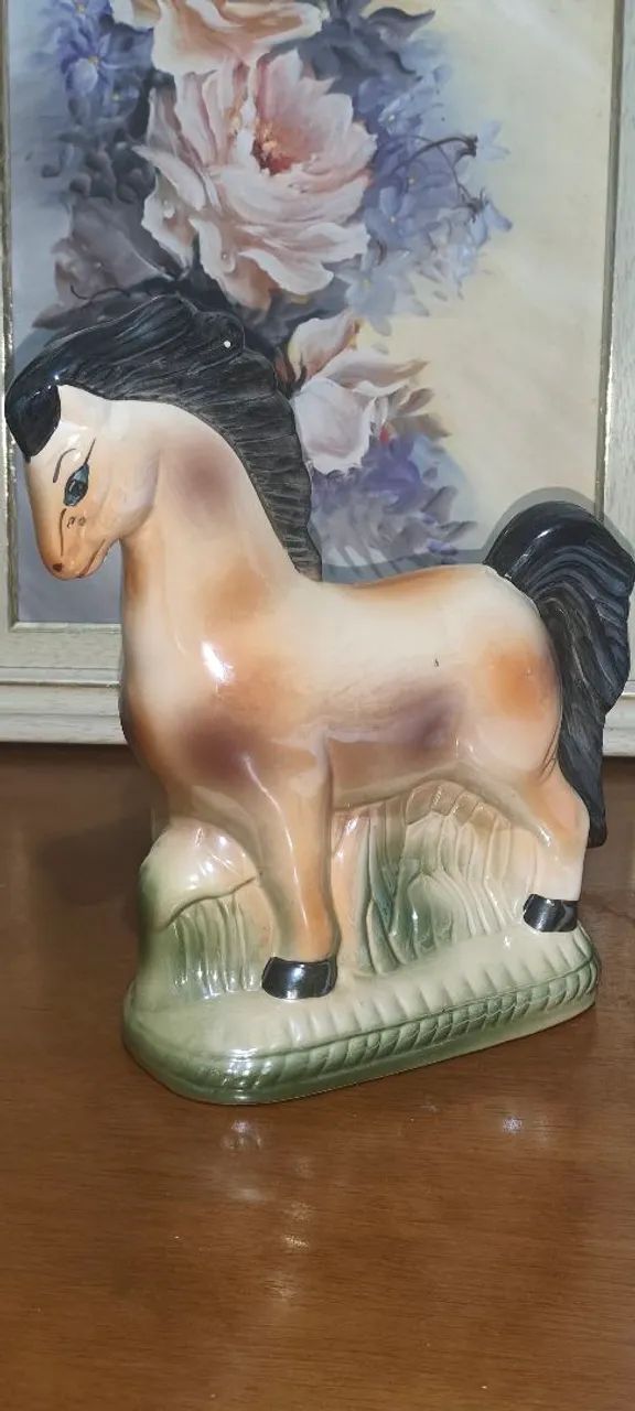 Cavalo de Louça Decorativo 27 cm