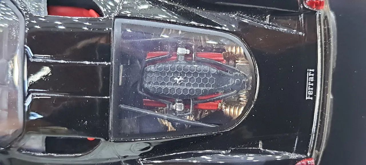 Miniatura 1:43 - Ferrari Enzo 2002 com acrilico  - Foto 4