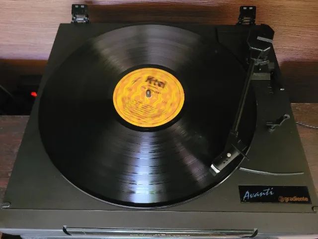 Toca discos Gradiente Avanti