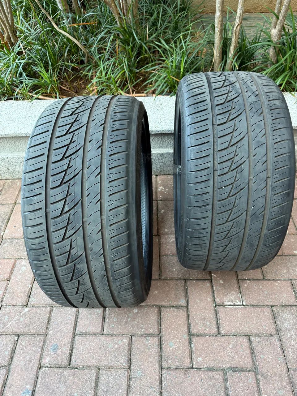 Pneus Delinte 275/30 20 o par