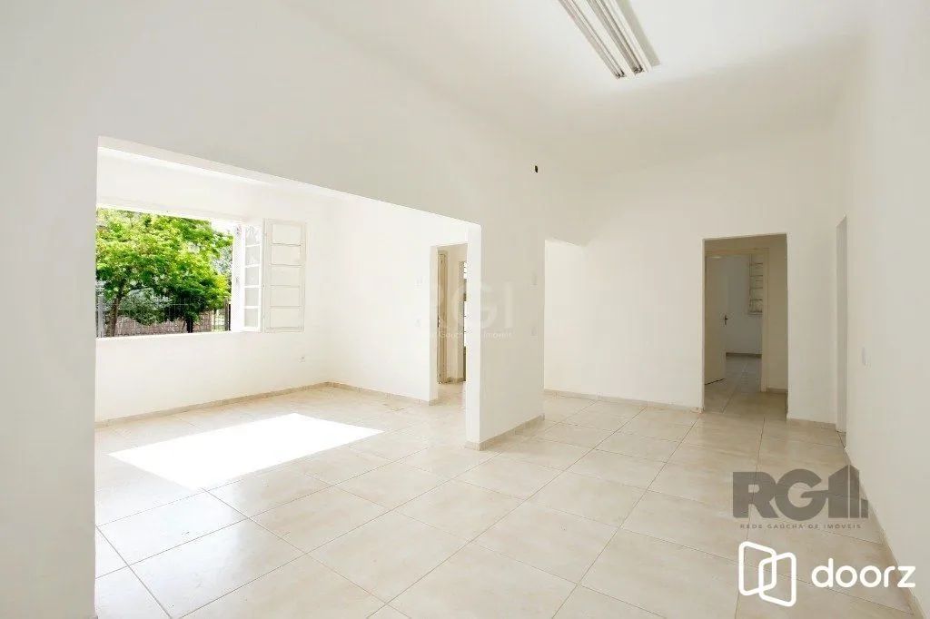 Prédio 3 andares. Composto de salas e apartamentos