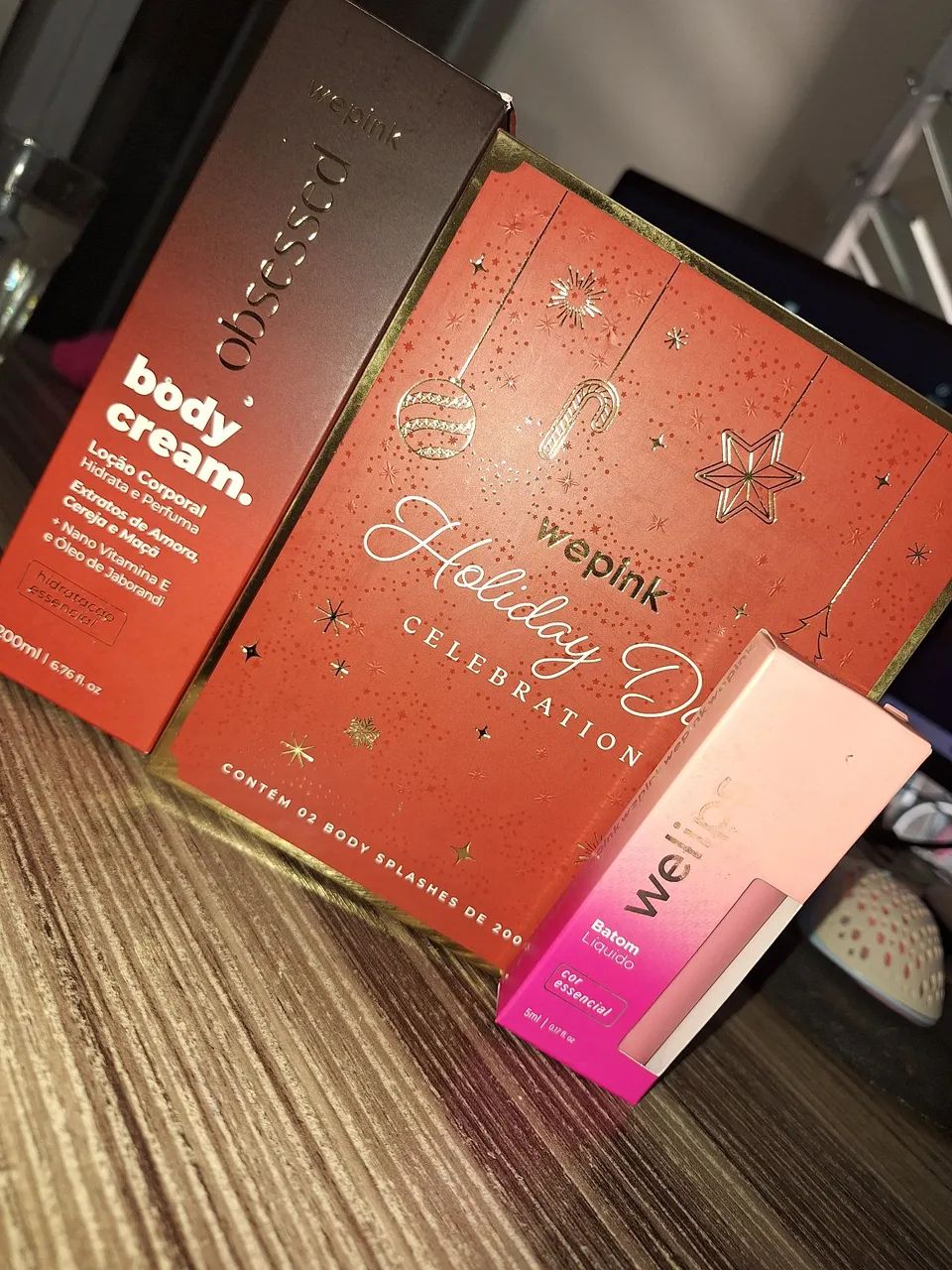 Kit Wepink -> Body Cream Obsessed + 2 Body  Splashes Holiday duo . Brinde Batom Líquido.  