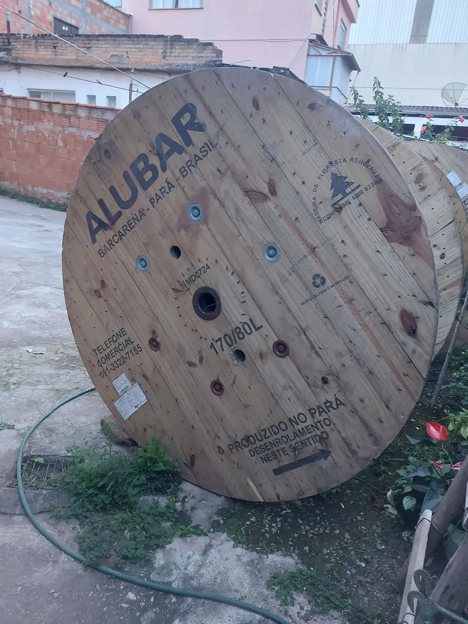 Carretel/Bobina de madeira para mesa e móveis. - Foto 2