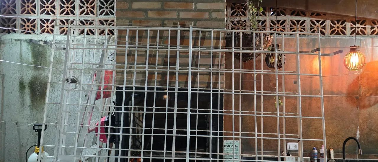 Vendo duas Grades 1,85 X 2,15