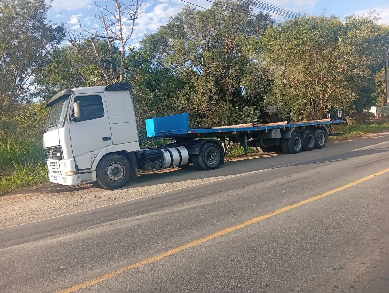 FH 380 4x2 com serviço  - Foto 4