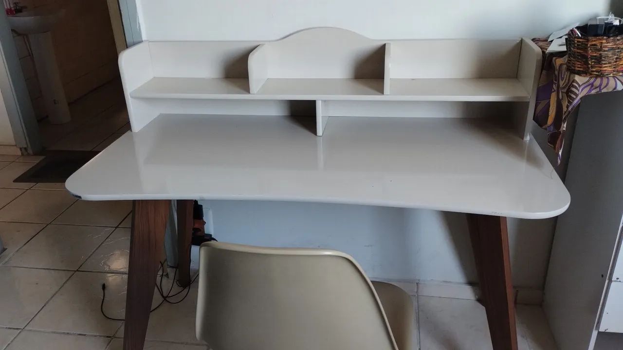 Escrivaninha e cadeira  - Foto 4