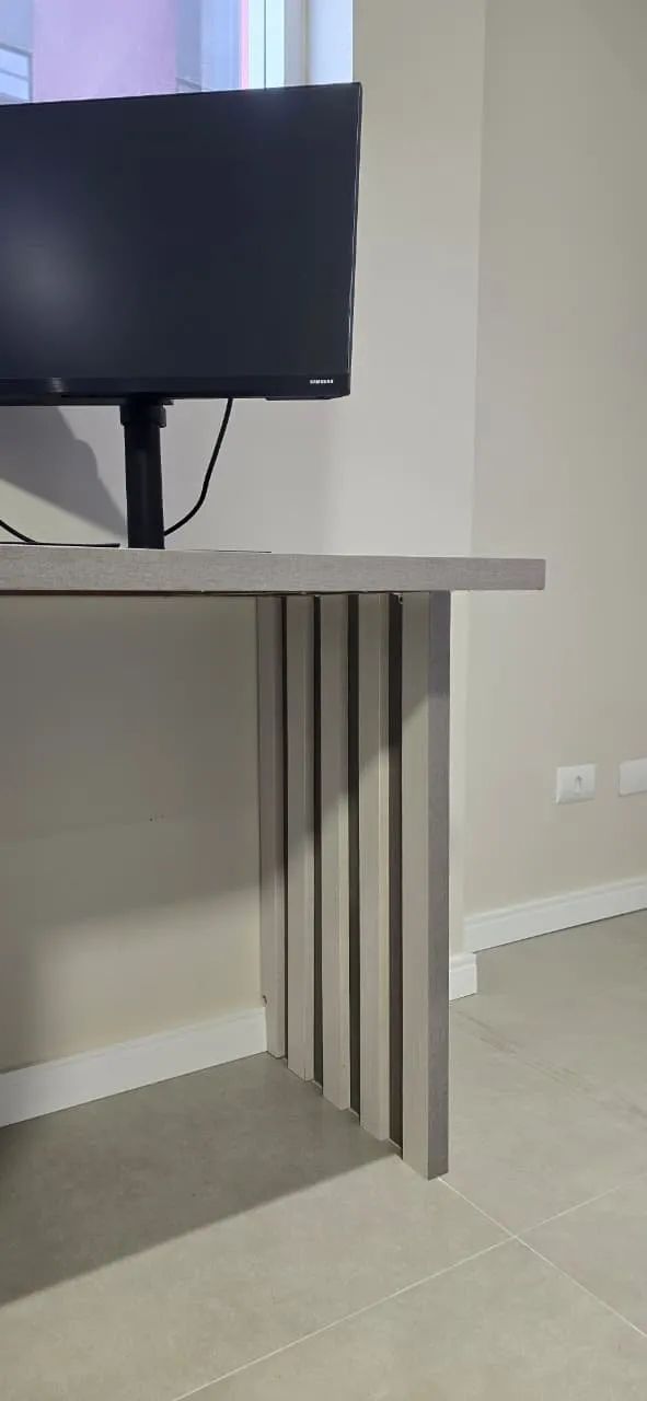 Bancada simples de trabalho 2,75m x 0,55m cor cinza - Foto 2