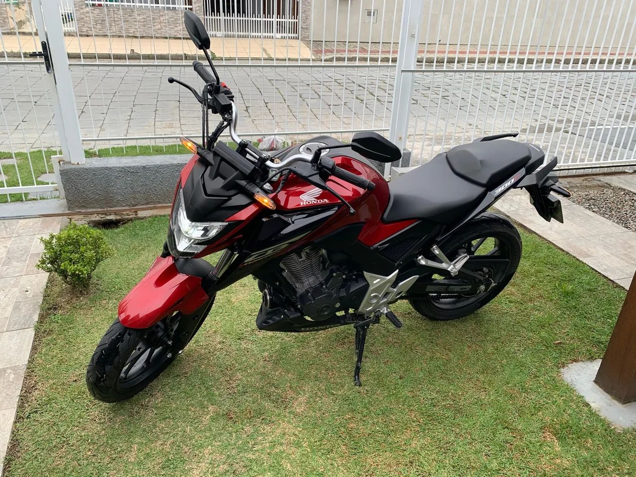 CB 300F 2025