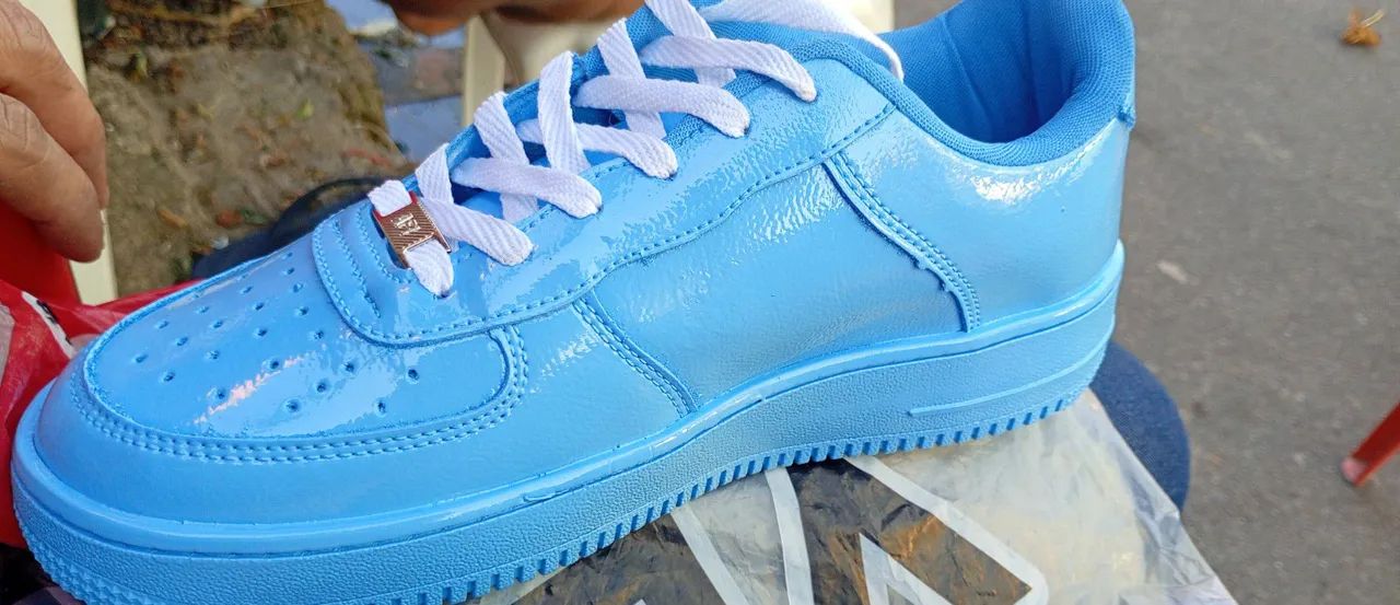 Tênis azul bebê 