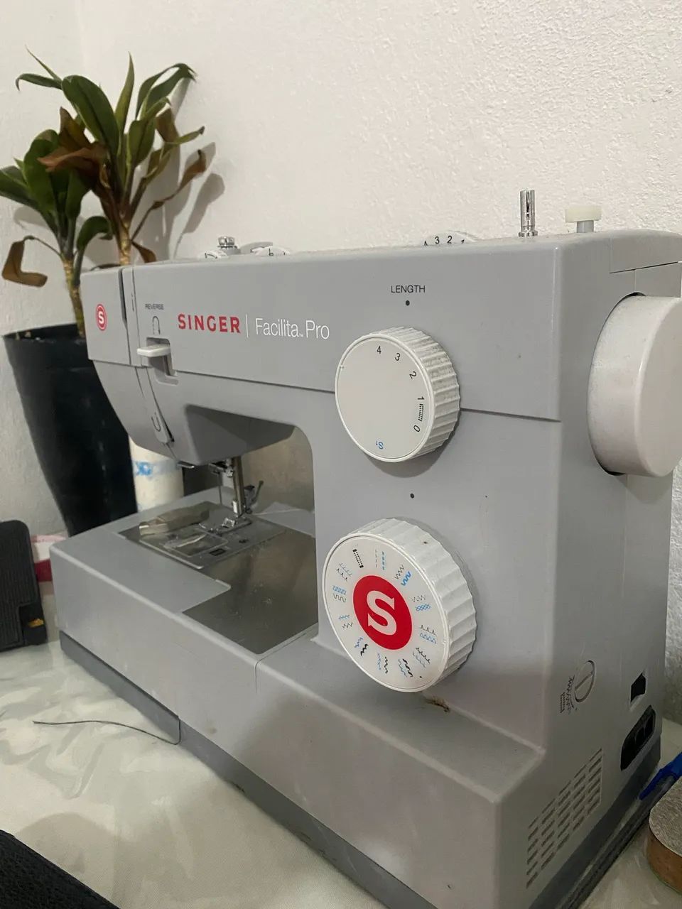 Máquina de Costura Singer Facilita Pro 4323 - Foto 2