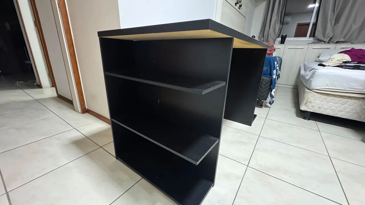 Mesa de escritório preta - Foto 3