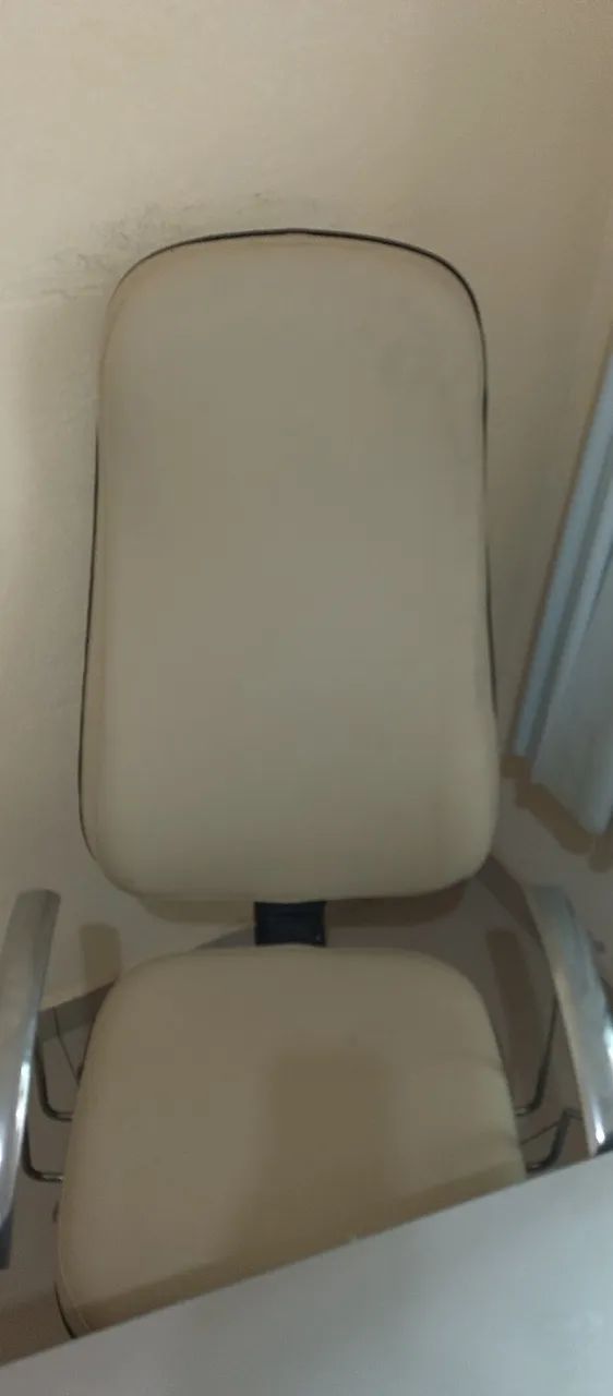 Mesa e cadeira escritório ou atendimento 