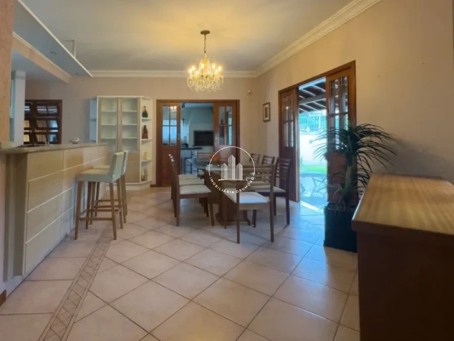 Casa com 5 quartos, 3 vagas e 307.97m² - CEN - Foto 2