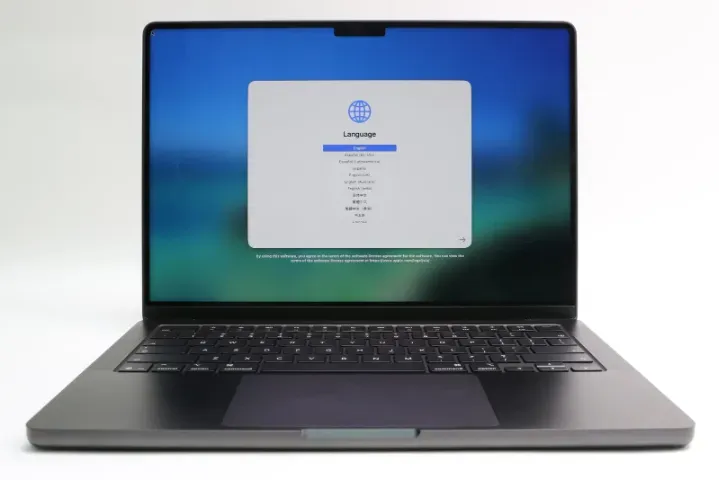 MacBook Pro M5 24GB 1TB 14.2