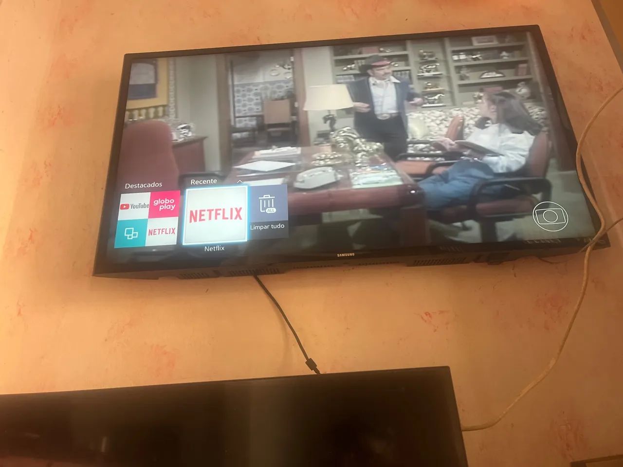 Vende-se Tv Smart Samsung 40 polegadas  - Foto 2