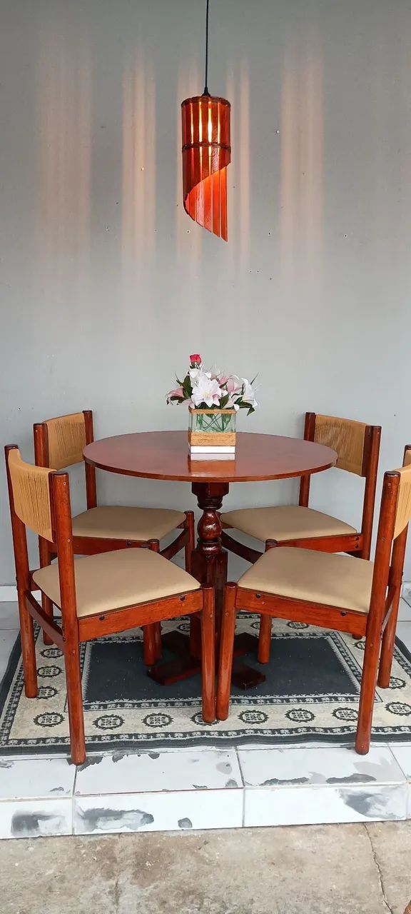 Mesa de jantar em madeira. - Foto 3