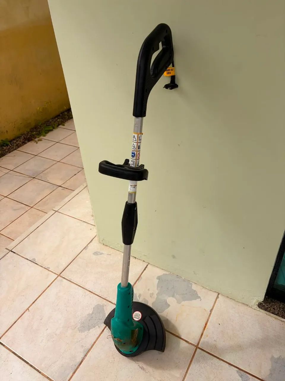 Roçadeira Garthen 1500w c/ refil de nylon (usada)