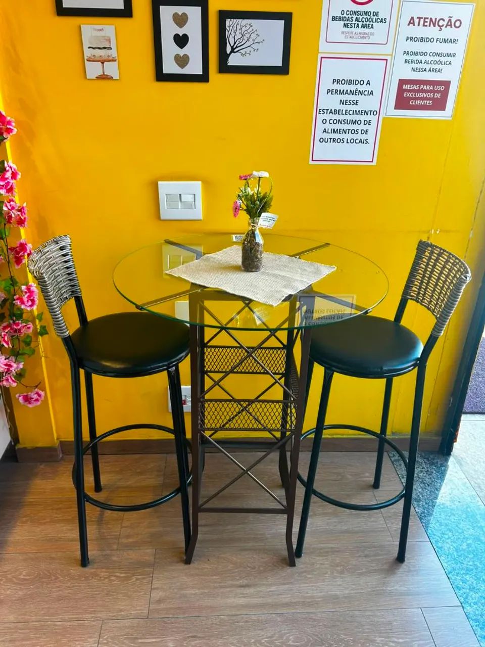 Mesa com Banquetas