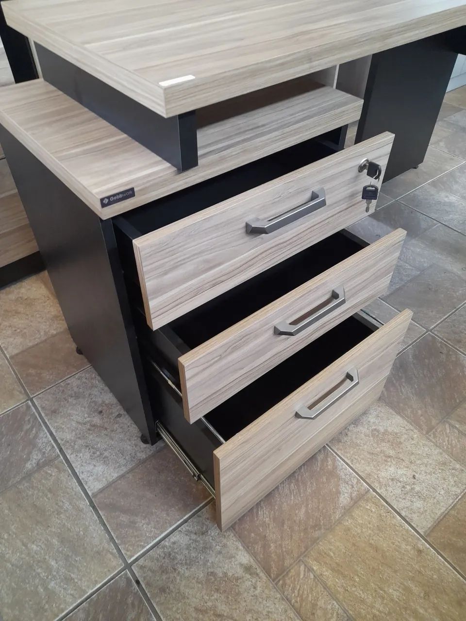 Mesa de canto em L - Nova - Foto 2