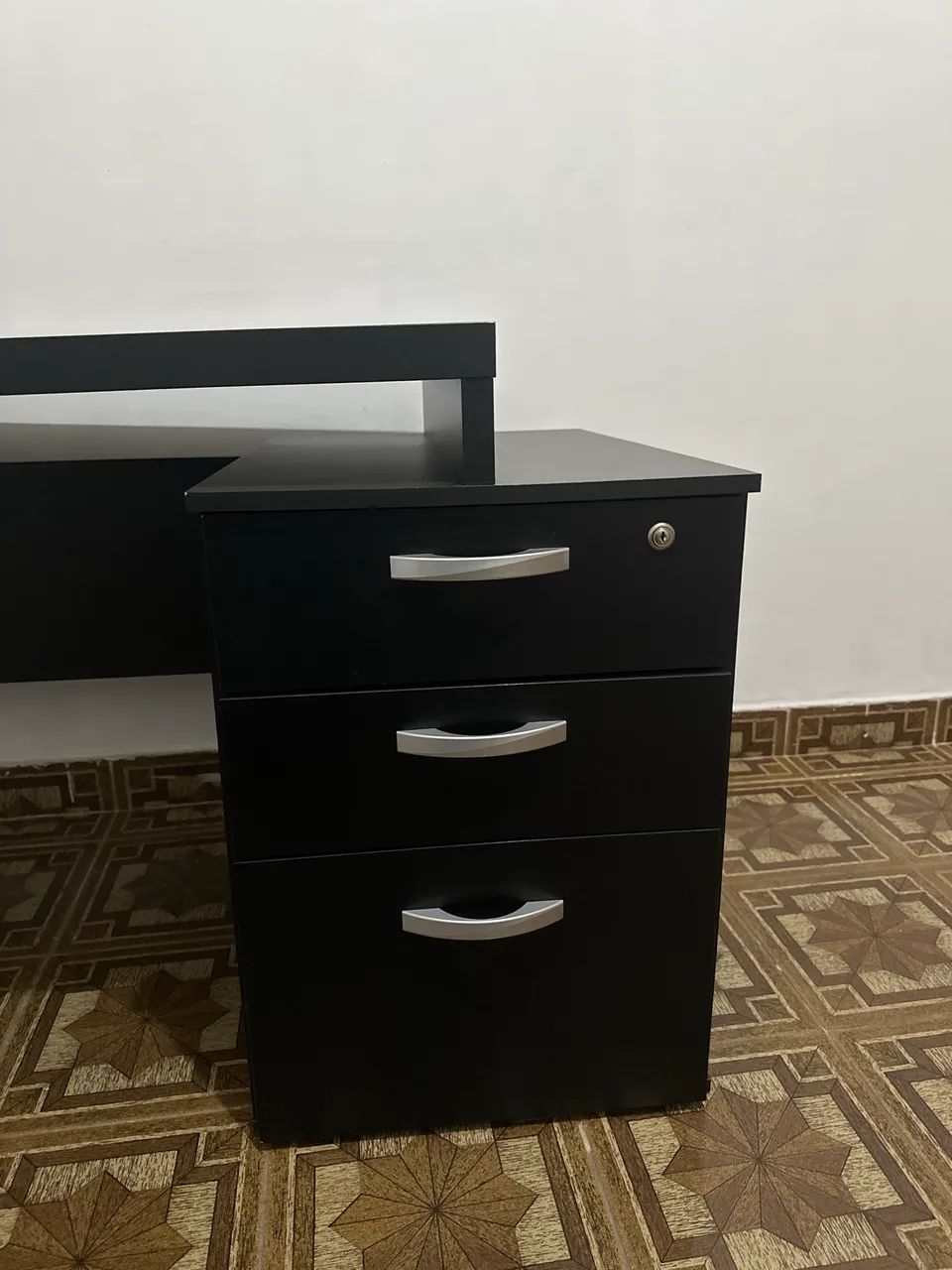 Escrivaninha 1,80 com gaveta - Foto 2
