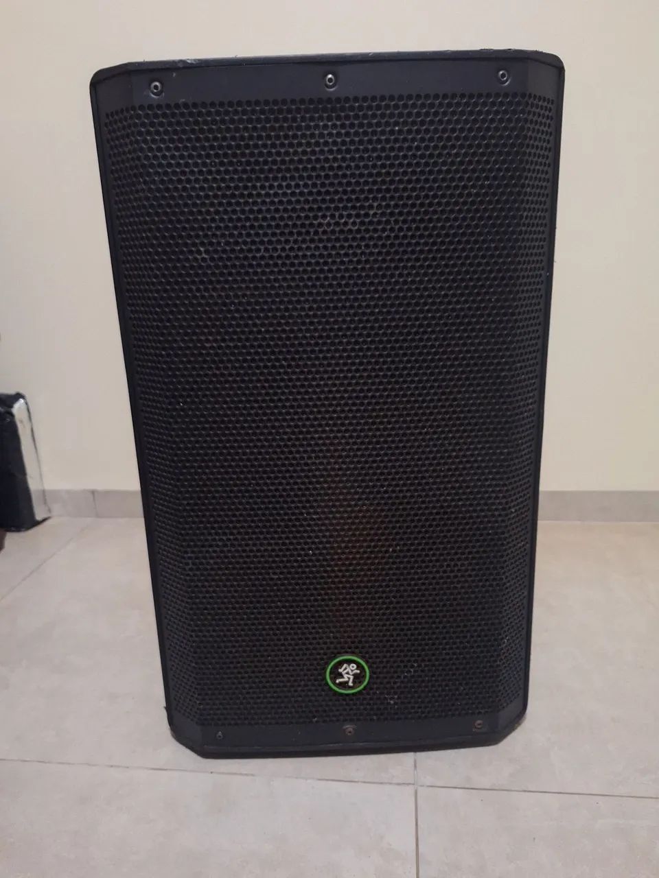 Caixa ativa mackie thrash 15 polegadas 1300 watts 