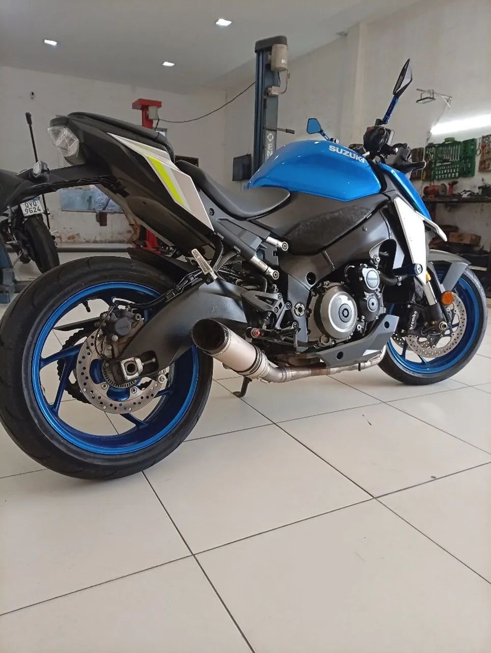 SUZUKI GSX-S1000 (EXTRA 2024) - Foto 4