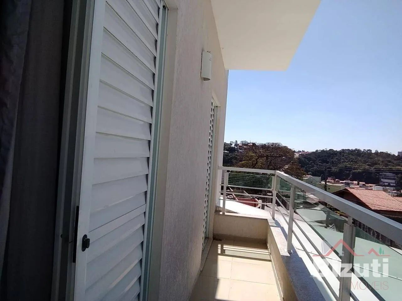 Linda e espaçosa casa com piscina no Jd. Santana - Foto 3