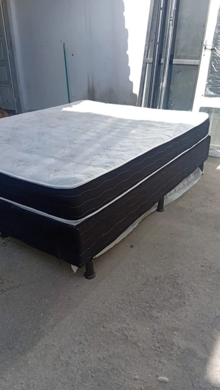 Cama de Casal com Colchão e Base - R$ 350,00