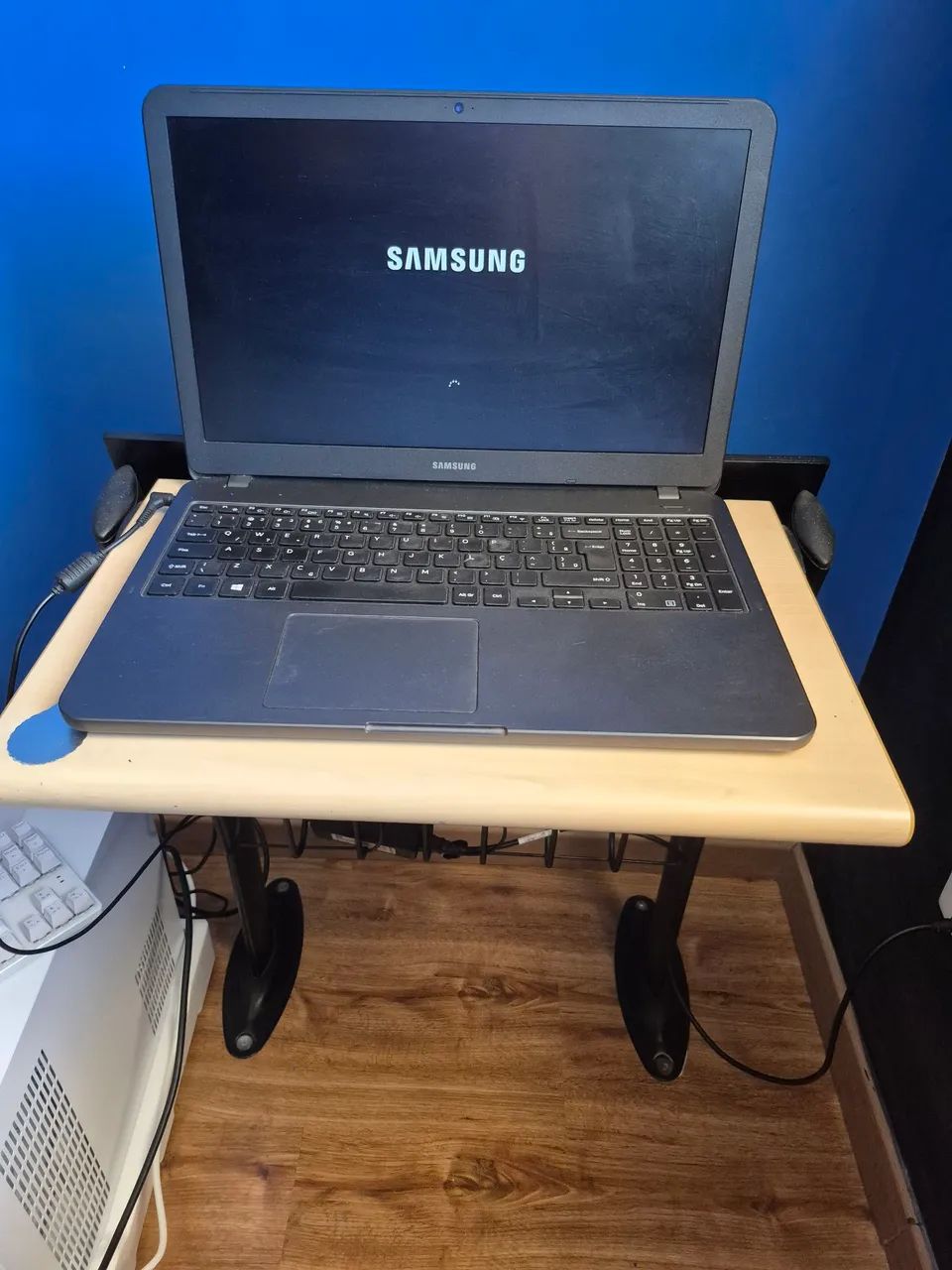 Mesa para laptop retrátil 