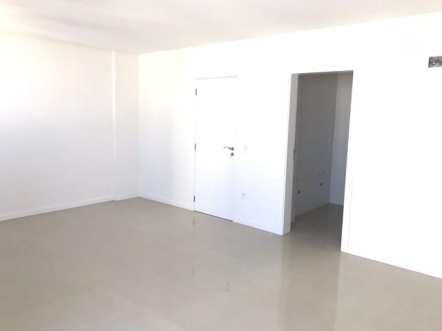 Excelente Apartamento no Centro de Balneário Camboriú - 03 Suítes sendo uma Master - Novo - Foto 12