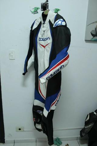 2999 em 6x s/ juros. Macacão Alpinestars Triumph AS-7 54 Eur, usado 2 vezes - Foto 2