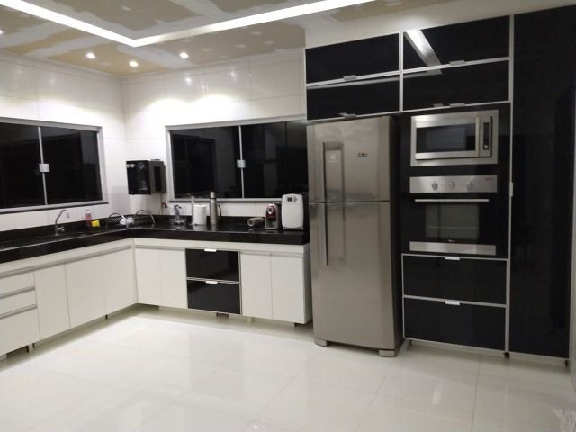 Òtimo sobrado com 5 quartos,2 suítes,closet,em lote de 750m² !!! - Foto 2