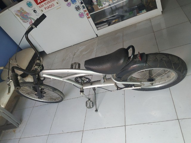 Bicicleta Chopper  com cabelo no pneu!