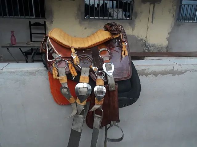 Vende se um arreio novo !