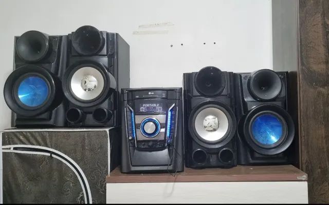 Som 4 caixas LG muito alto